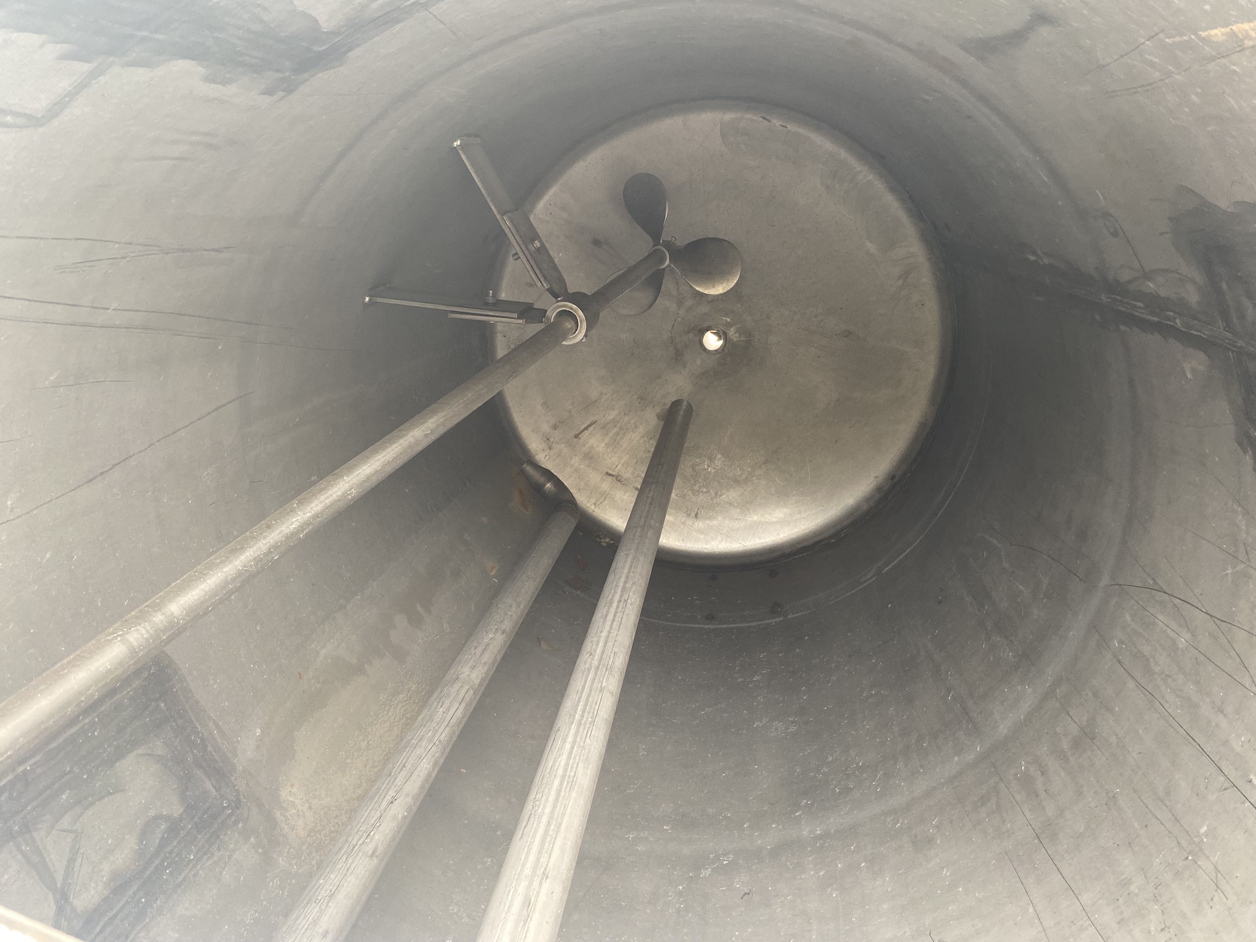 700 gallon IPSCO, 304 Stainless Steel Vertical Mix Tank, 48" diameter x 89" straight side, half-hinged top - Image 7