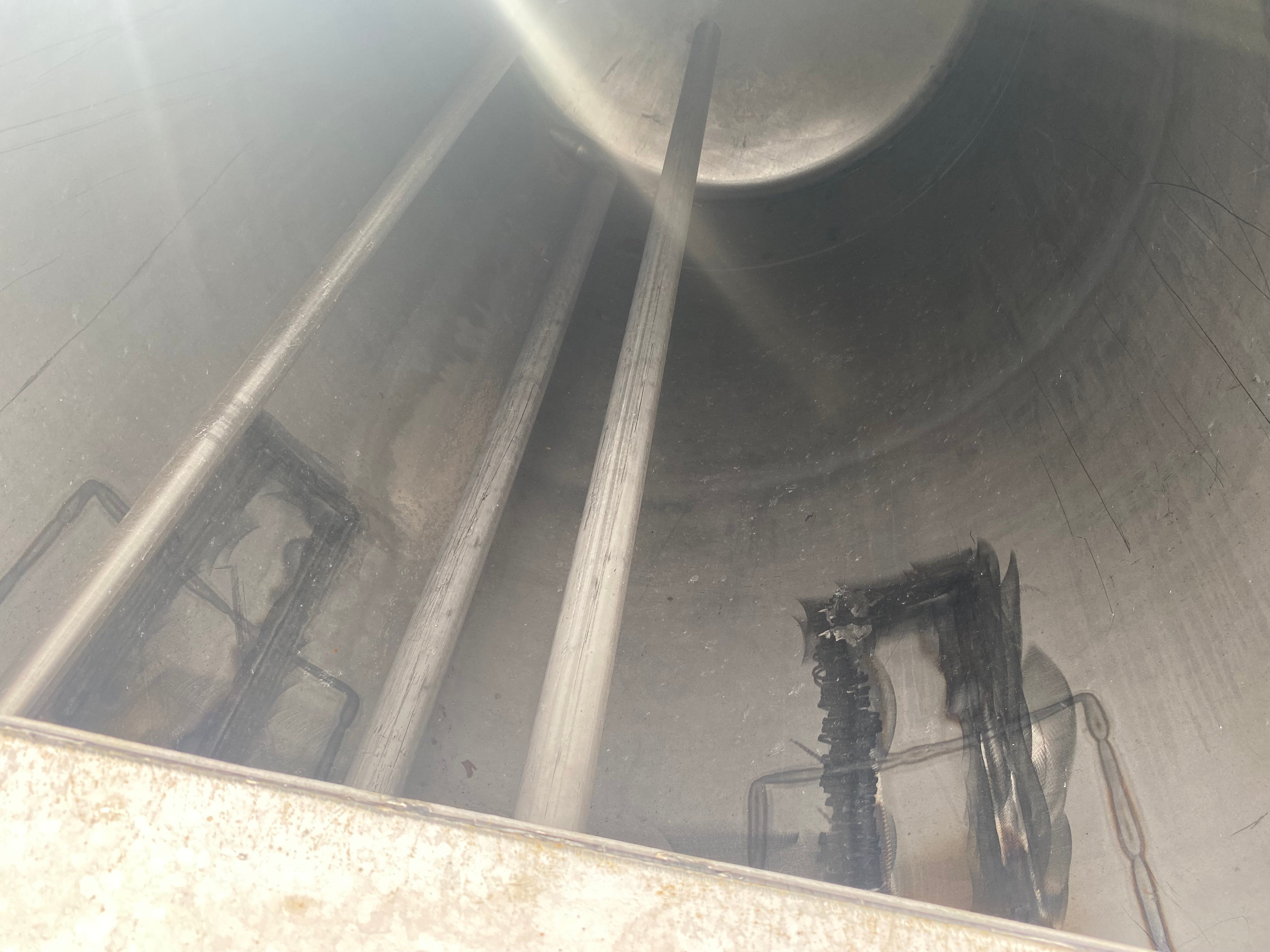 700 gallon IPSCO, 304 Stainless Steel Vertical Mix Tank, 48" diameter x 89" straight side, half-hinged top - Image 9