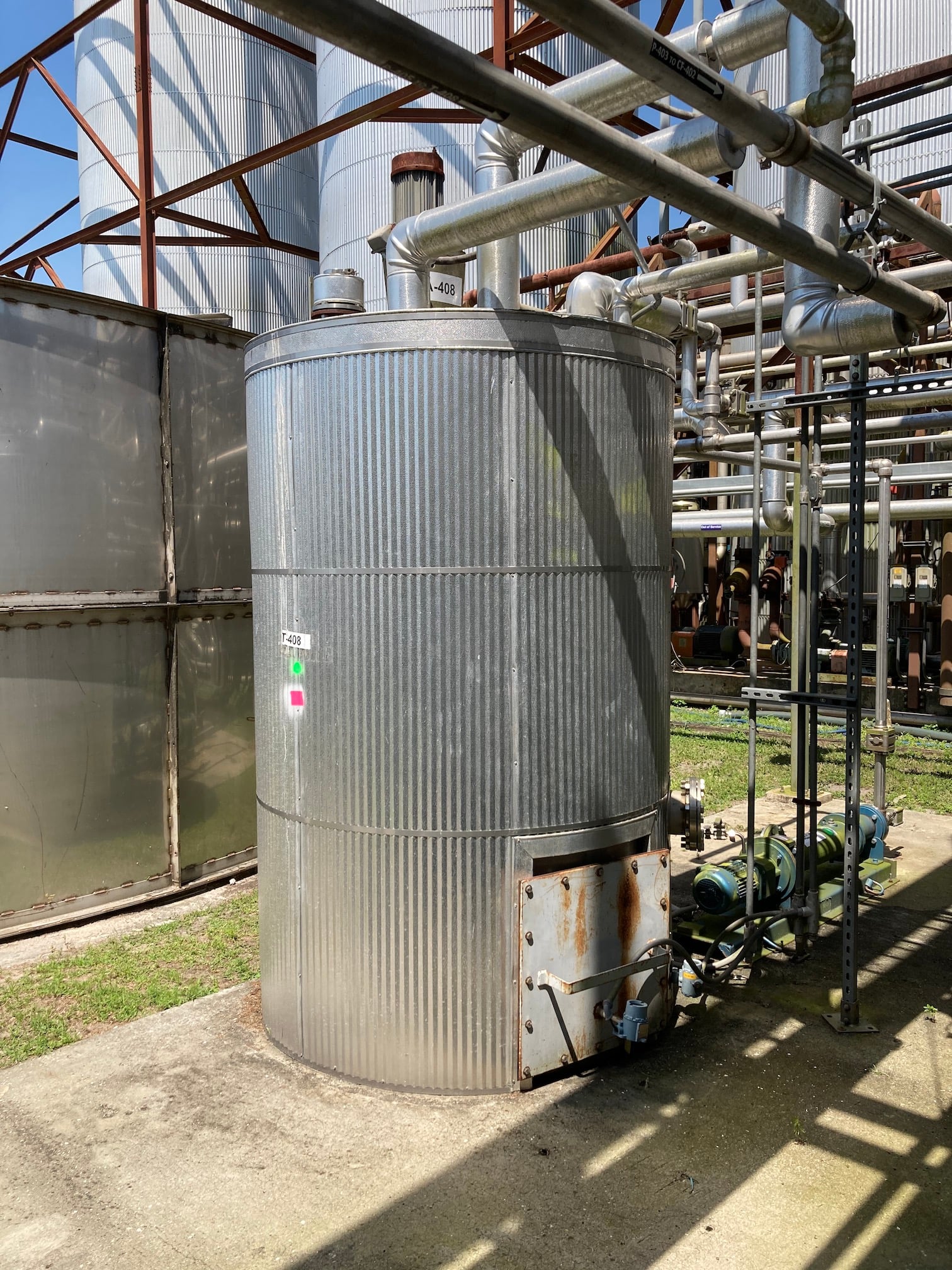 1200 gallon Stainless Steel Vertical Tank, 5' diameter x 8' straight side, flat top & bottom, 20" x 20" side - Image 1