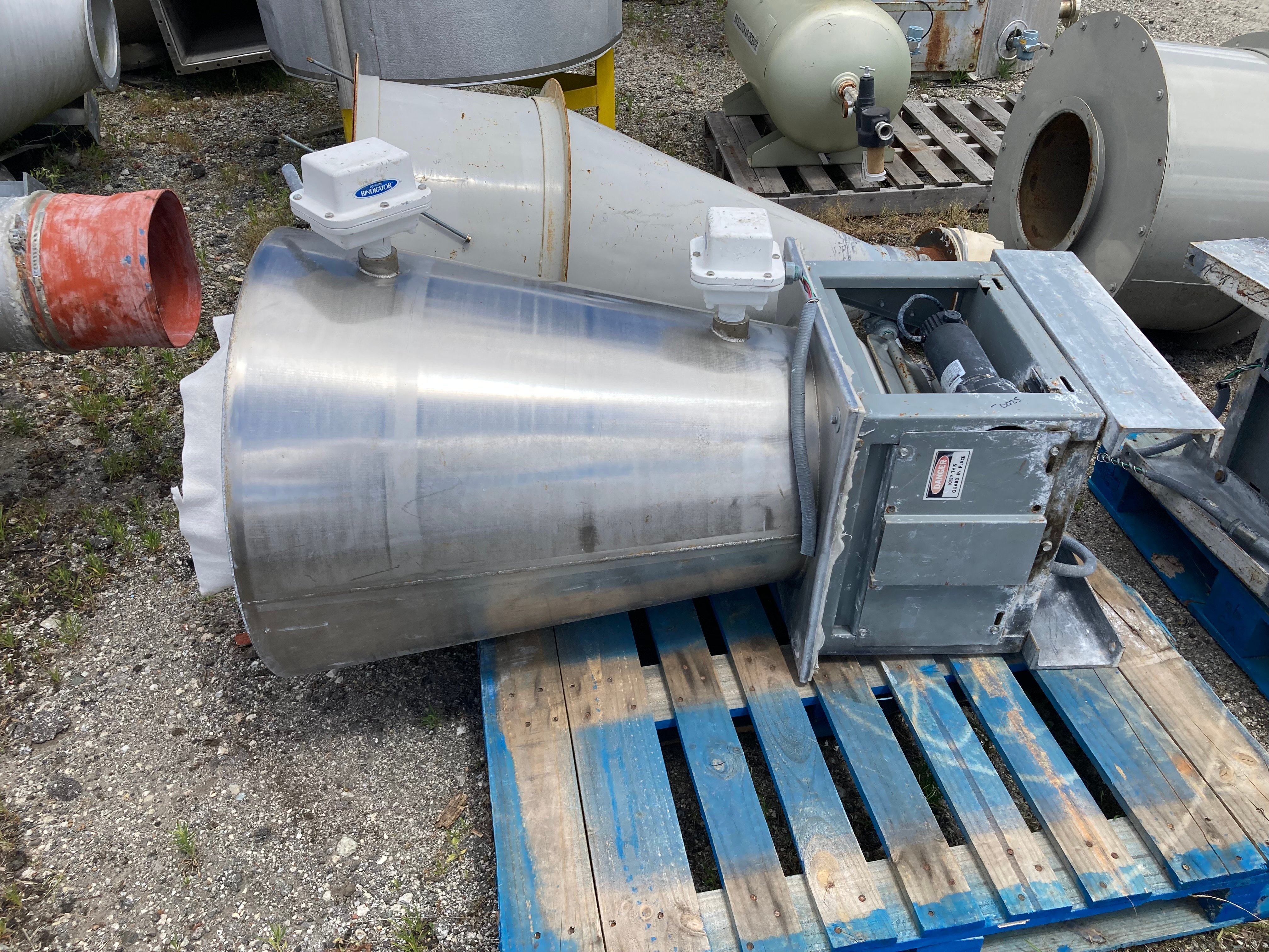 Accu-rite, Dry Material Feeder, Stainless Steel, 34" to 20" diameter x 34" cone hopper, 0.25 HP - Image 1