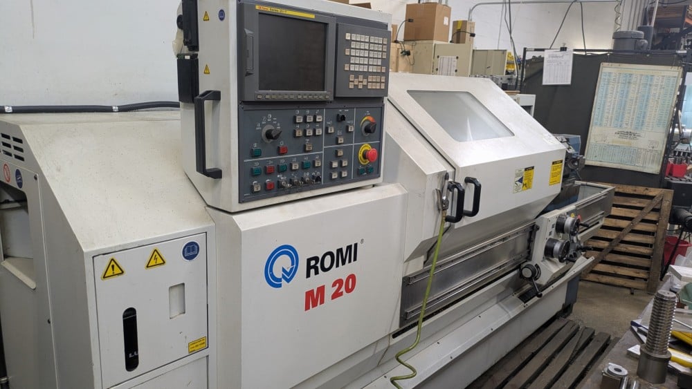 Romi #M20, CNC teach lathe, Fanuc 21i-T control, 20.5" swing x 60" centers, 10.2" over cross slide, 3.15" - Image 1