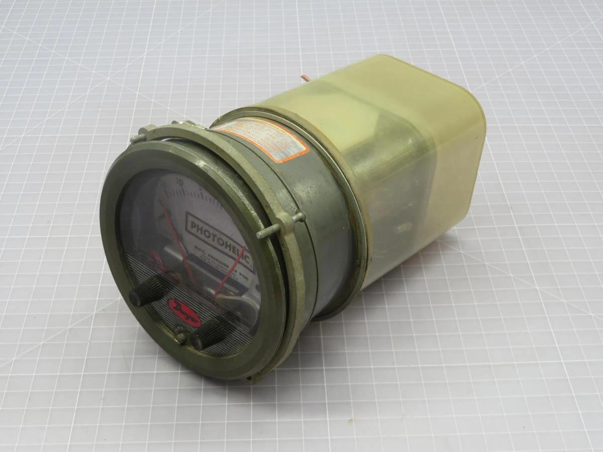 Dwyer #3330, pressure gauge - Image 2