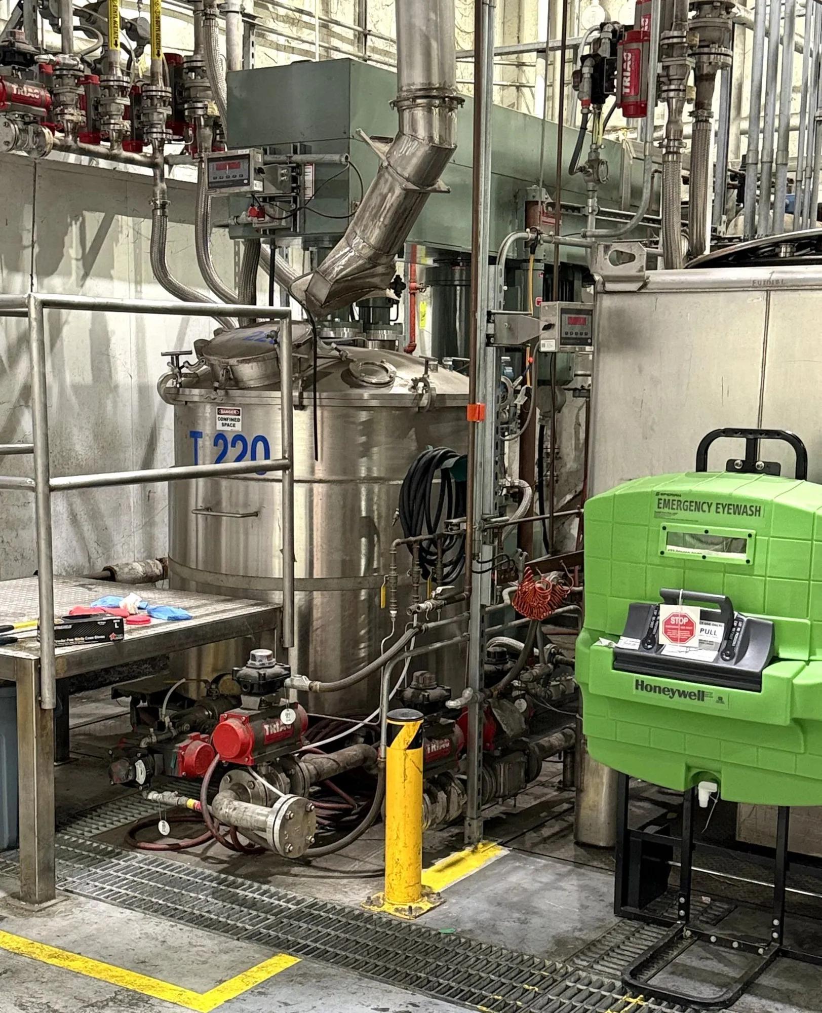 375 gallon Myers #V550A-20-40, Dual Shaft Vacuum Mixer, 316 stainless steel jacketed tank, disperser & sweep - Image 2