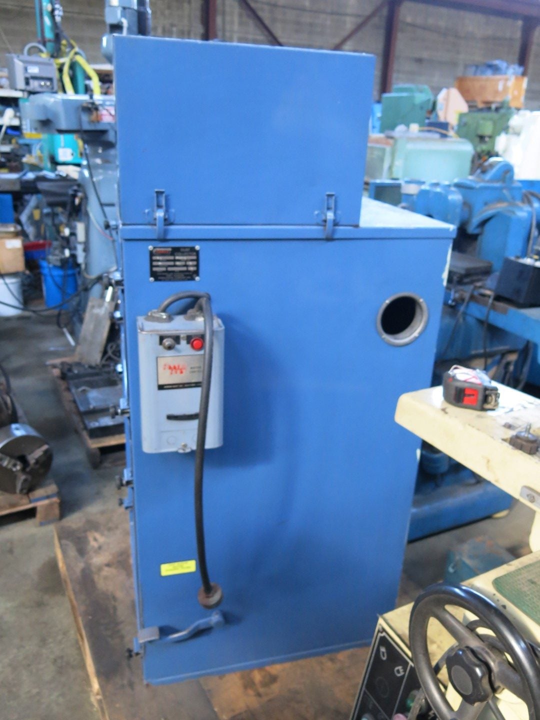 1231 cfm Torit #84, dust collector, 3 HP, (2) 4" & (1) 6" inlet ports, 220 V., 3 phase - Image 2