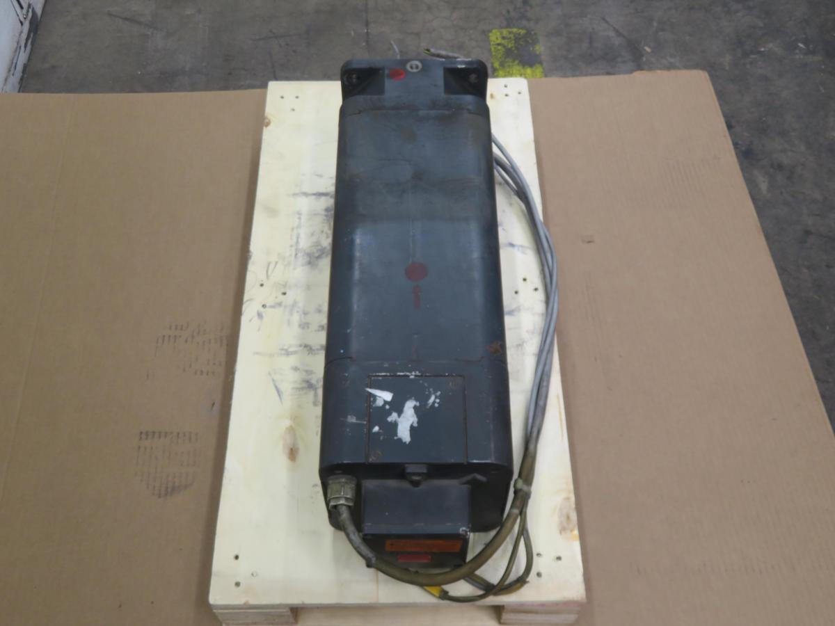 Siemens #1HU3108-0AD01-Z, permanent magnet motor, 3.9 KW, 1200 RPM, 168 Volts max - Image 1