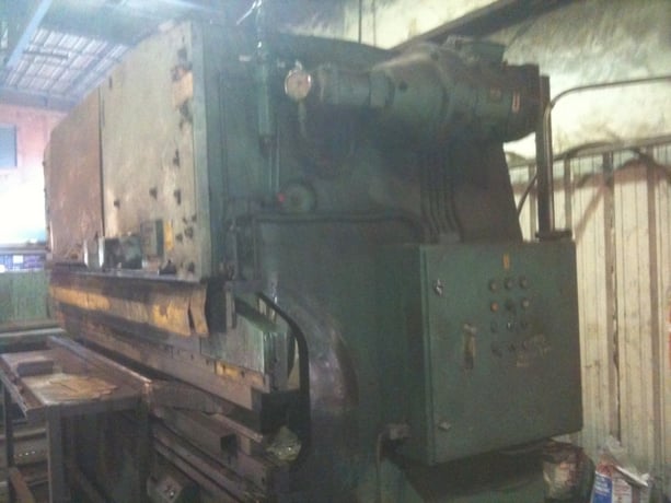 175 Ton, Wysong #HF175-13, hydraulic brake, 13' overall, 1212" between housing, 7" stroke, 12" throat - Image 2