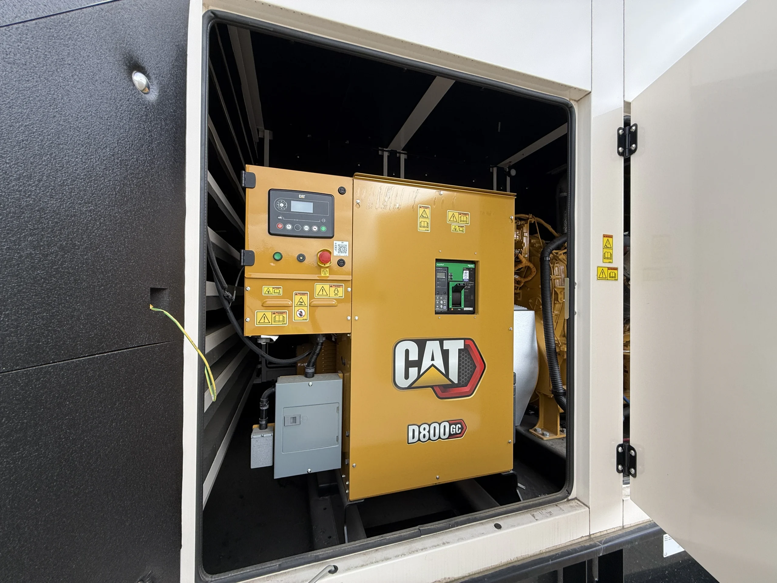 800 KW Caterpillar #D800-GC, diesel generator set, 480/277 Volts, 3-phase, 1214 HP, C27 engine, Tier 2, sound - Image 7
