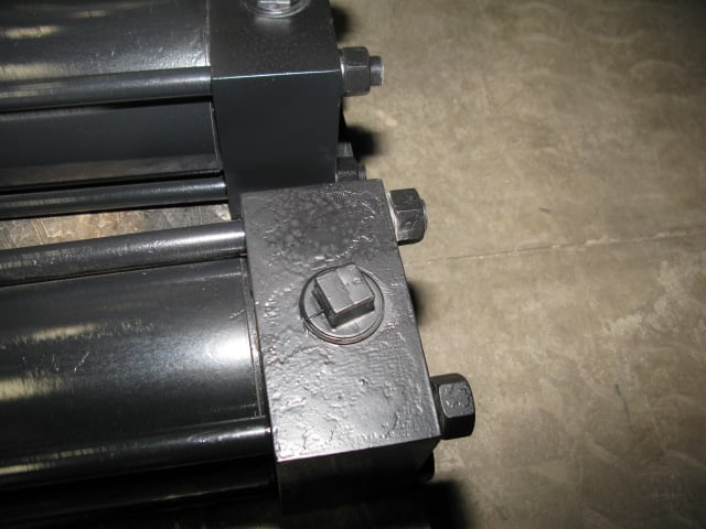 5" Bore, Hydroline, 3.5" dia rod, 30" stroke, 3000 psi, male rod end, 1.5" ports, double-action, #2625 (2 - Image 4