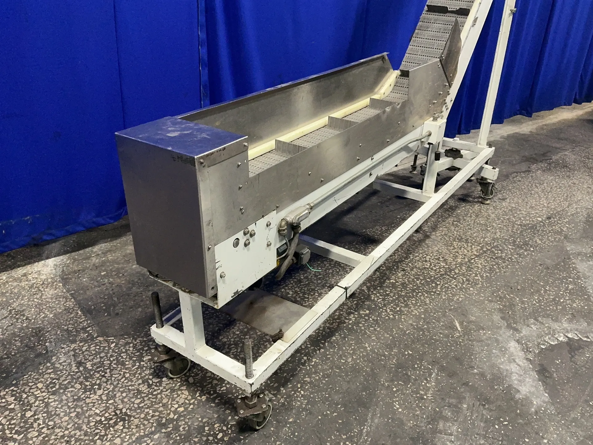 11" wide x 148" long, incline conveyor, 6' flat length, 85" chute rise, 12" flat height, 2" cleat height, .33 - Image 2