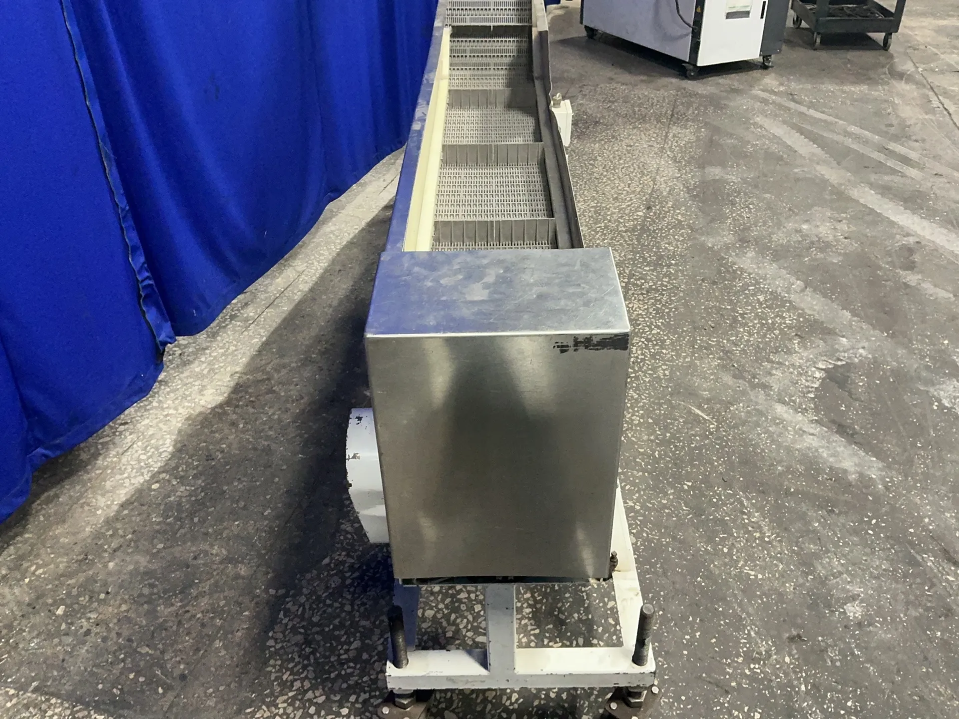 11" wide x 148" long, incline conveyor, 6' flat length, 85" chute rise, 12" flat height, 2" cleat height, .33 - Image 4