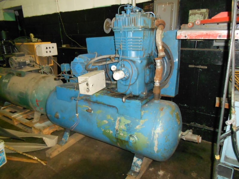 79 cfm, 175 psi, Quincy #390, size 5 X 4 X 4 air compressor, 15 HP - Image 1