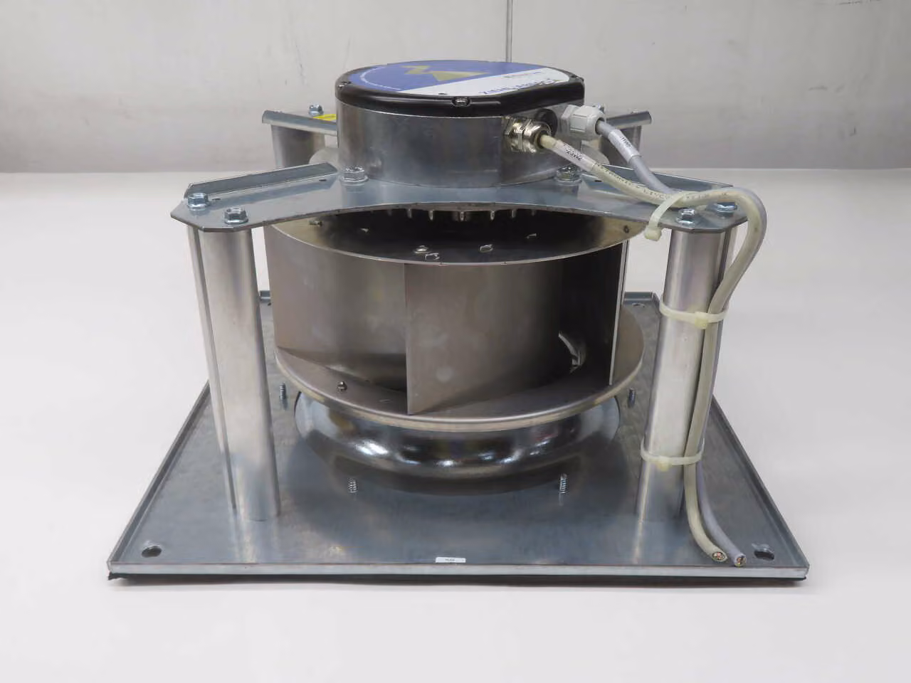 Ziehl-Abegg #162750, GR28M-ZIK.DC.1R EC Centrifugal Cooling Fan, 1 KW, 3400 RPM, 200-277 V. - Image 1