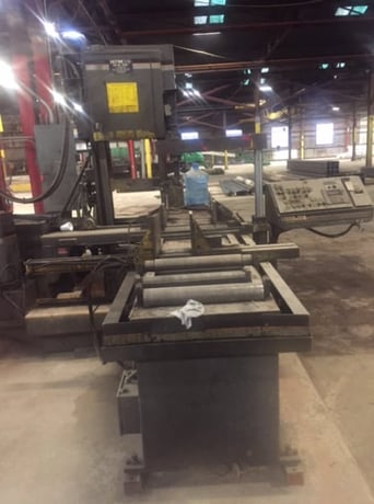 18" x 24" Hem #V120HA, vertical mitre cutting band saw, 16' 6" x 1-1/4" blade, 60-360 FPM, hydraulic vise - Image 1
