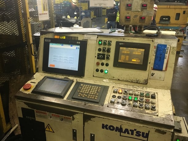 600 Ton, Komatsu #H4F600T, servo drive, transfer, 196" x 62.98" bed, 11.81" str., 14-37 IPM, 2002 - Image 4