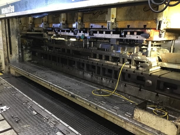 600 Ton, Komatsu #H4F600T, servo drive, transfer, 196" x 62.98" bed, 11.81" str., 14-37 IPM, 2002 - Image 6