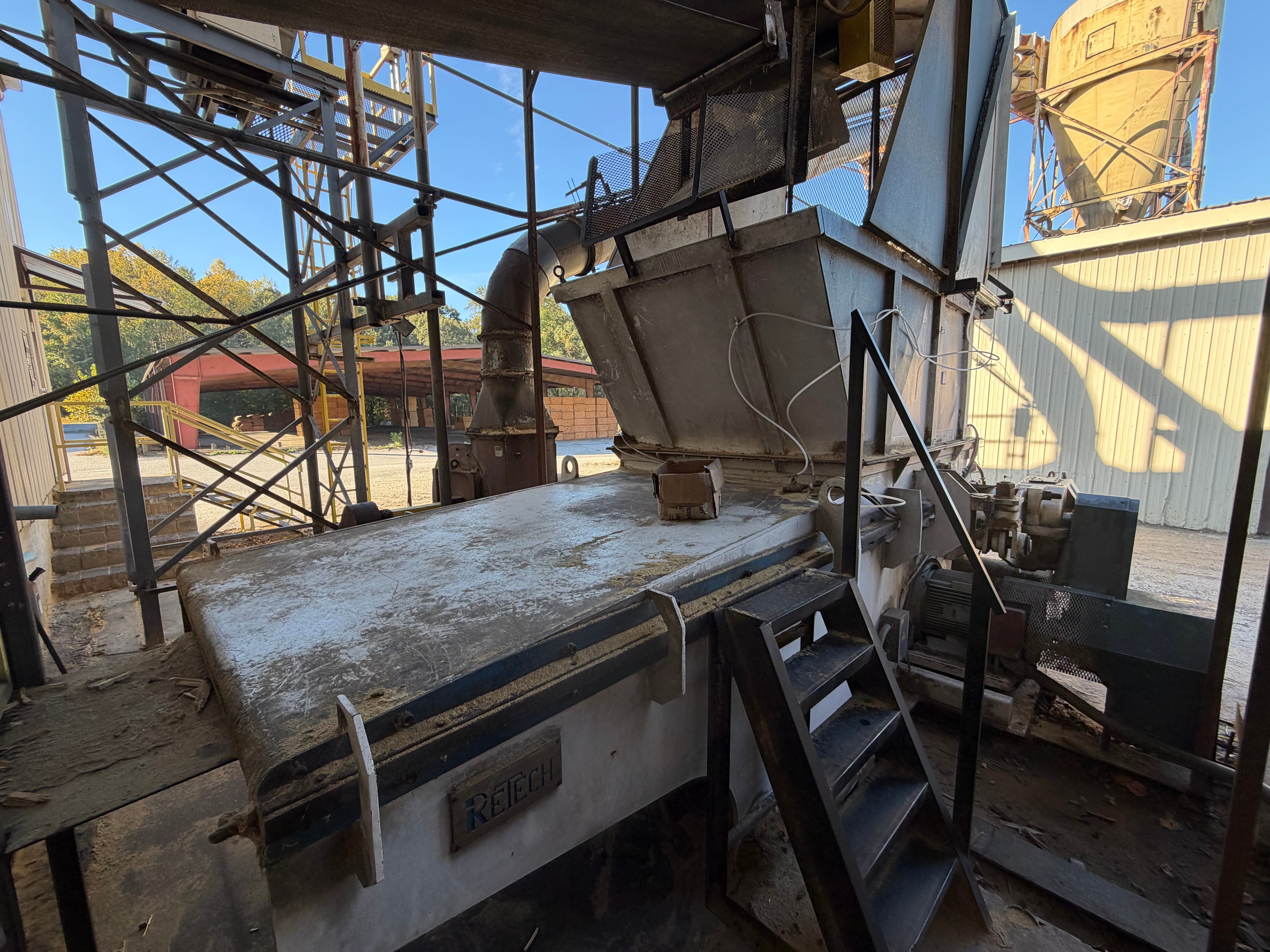 Vecoplan #RETECH-RG62-150, Wood Grinder, 62" rotor, 150 HP, heavy duty gearbox, infeed conveyor, 2016 - Image 3