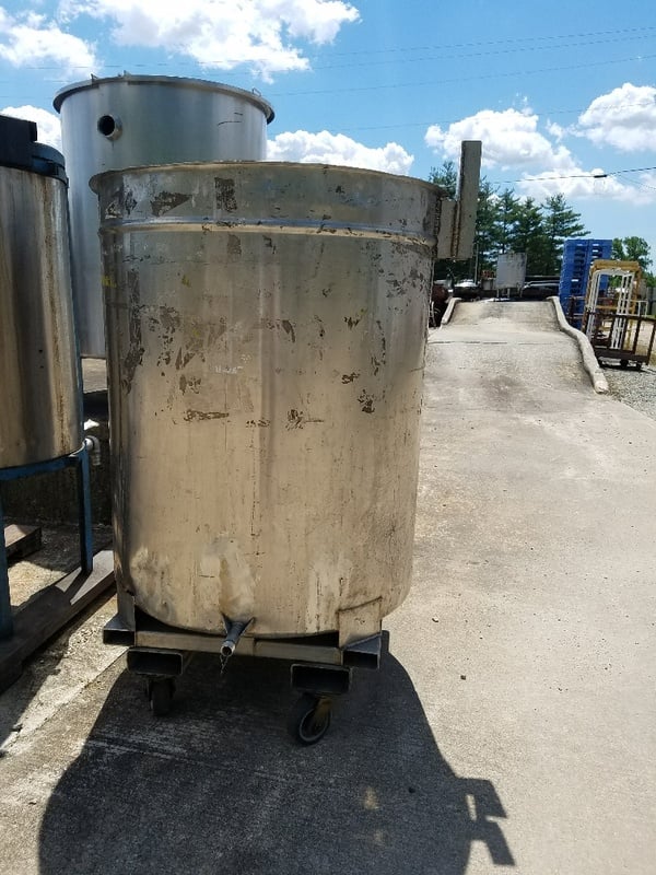 226 gallon Chem Tek, Stainless Steel tank, 36" diameter x 46" straight side, has bracket to mount agitator - Image 1