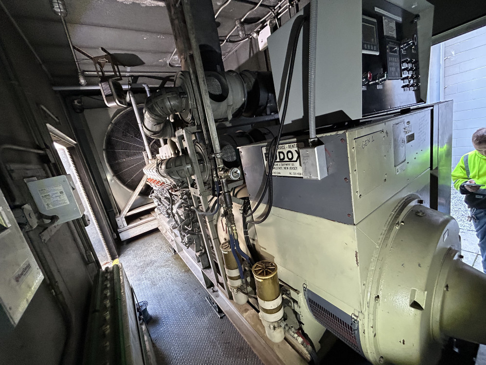 1500 KW Mitsubishi #S16R-PTA, diesel generator set, 1875 KVA, 460 Volts, 3 phase, 60 Hz, 2238 HP @ 1800 RPM - Image 1