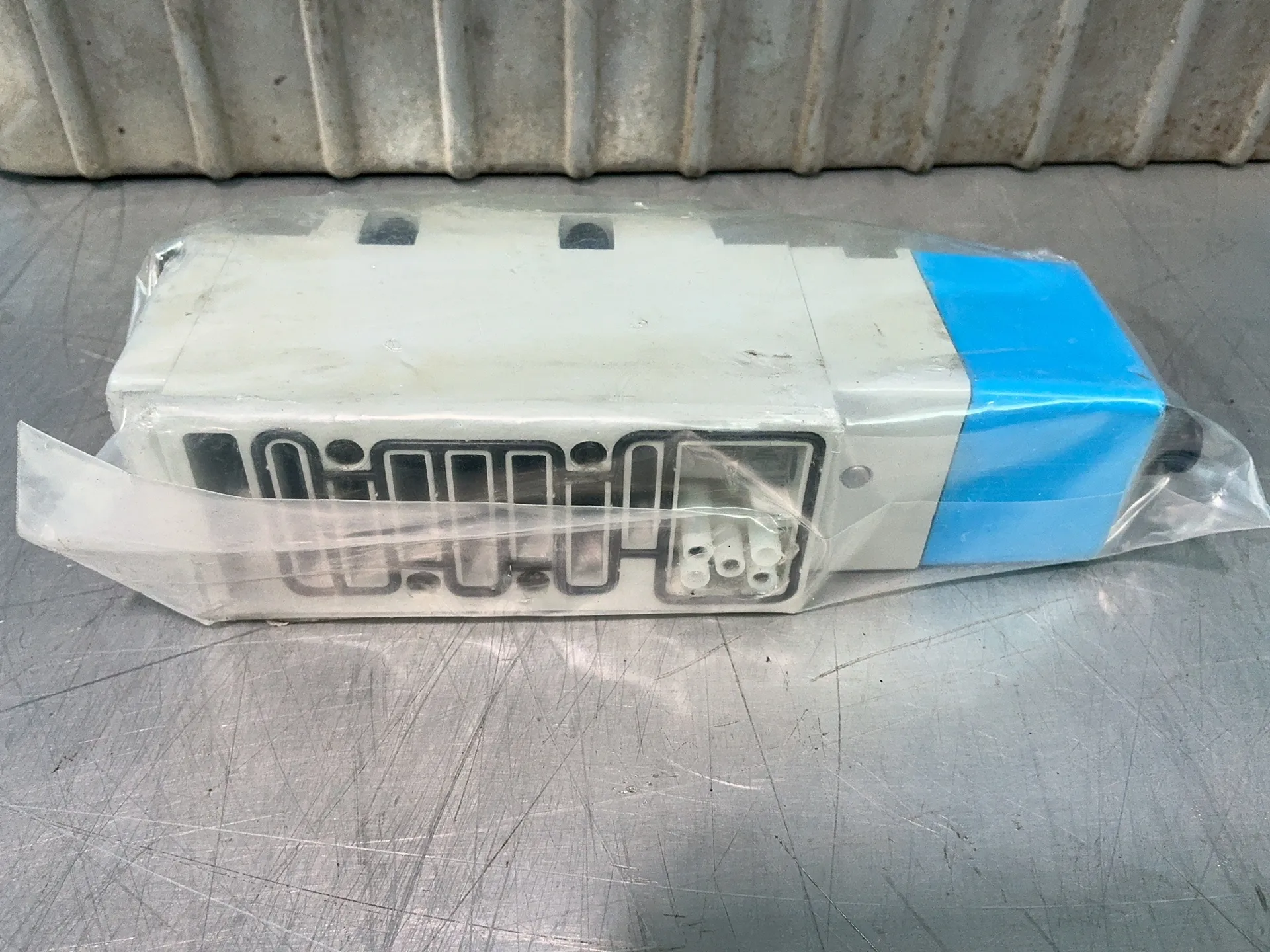 Numatics, pneumatic directional control solenoid valve, 150 PSI, LOT of 14 - Image 5