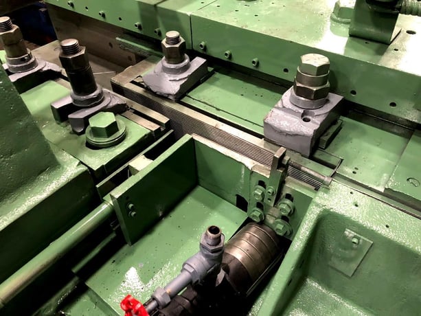 1-1/4" Johns Manville Flat Die #1000-C, hand feed thread roller, 40 SPM, 6-1/8" die pockets - Image 6