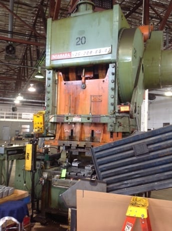 200 Ton, Niagara #S2G-200-60-42, 8" stroke, 30" Shut Height, 10" adj., T-Slotted, air clutch & brake, #10559 - Image 3