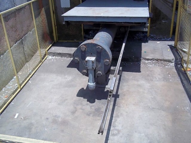 Logemann #245A-1, 2-ram hydraulic baler with conveyor, 100 HP, 70" x 120" feed opening - Image 3