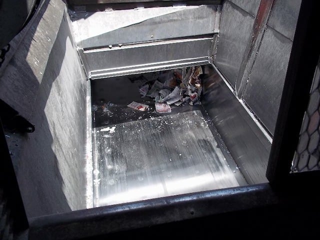 Logemann #245A-1, 2-ram hydraulic baler with conveyor, 100 HP, 70" x 120" feed opening - Image 4