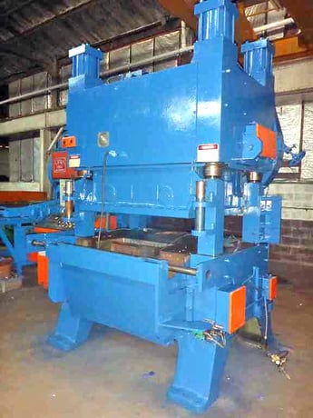100 Ton, Oak #FP3-54-1422, fin press line, 1.5" stroke, 9"-12" Shut Height, 51" x48" die area, 1994 - Image 1