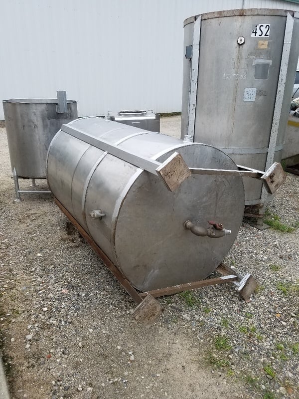 450 gallon Stainless Steel storage tank, 44" dia. x 72" straight side, 84" overall height, used - Image 3
