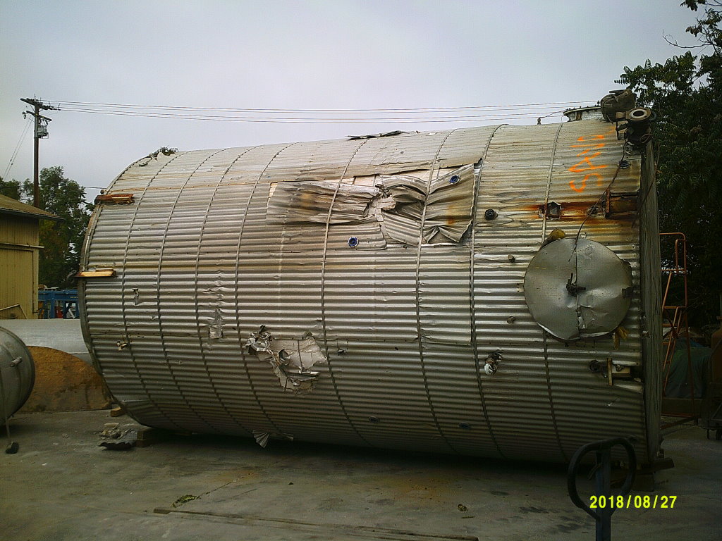11500 gallon Stainless Steel tank, jacketed, 10' 6" diameter x 18' straight side, dome top, flat bottom, 4" - Image 1