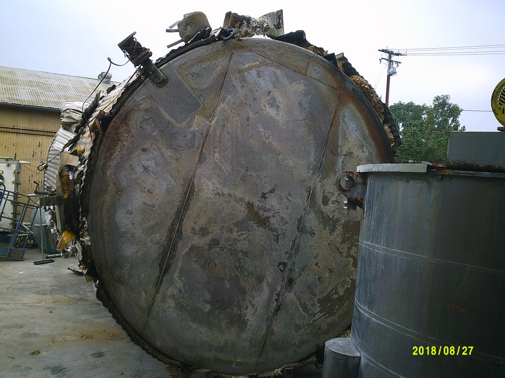 11500 gallon Stainless Steel tank, jacketed, 10' 6" diameter x 18' straight side, dome top, flat bottom, 4" - Image 2