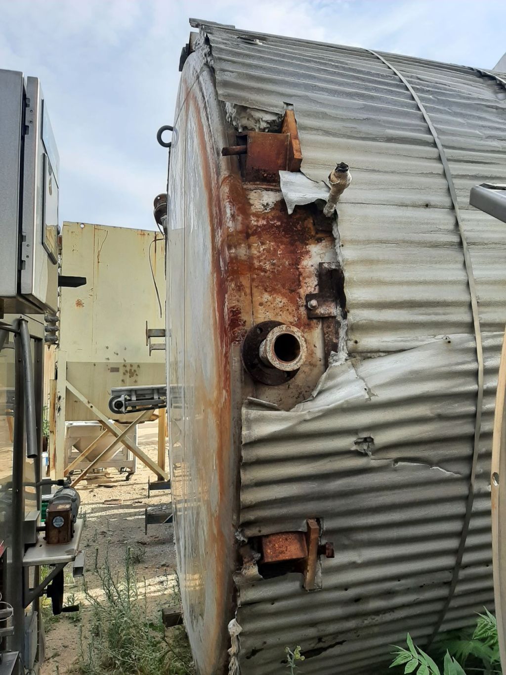 11500 gallon Stainless Steel tank, jacketed, 10' 6" diameter x 18' straight side, dome top, flat bottom, 4" - Image 7