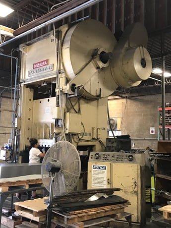 400 Ton, Niagara #BP2-400, straight side double crank press, 5" stroke, 23" Shut Height, 6" adjustment, 20-50 - Image 2