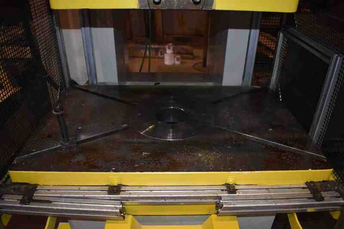 100 Ton, Goiti #CFR, 5.5" stroke, 11.2" Shut Height, 3.5" adj, 38" x 24.5" bed, T-slotted, gap frame press - Image 6