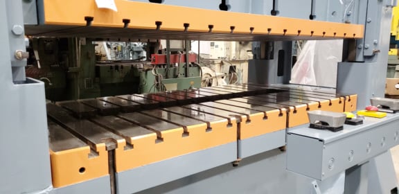 200 Ton, Bliss #SC2, 8" stroke, 30" Shut Height, 96" x 48" bed, 35-70 SPM, 1974, under power - Image 3