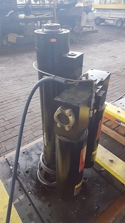 11 KIP (50 kn), MTS #248.05, hydraulic actuator - Image 3