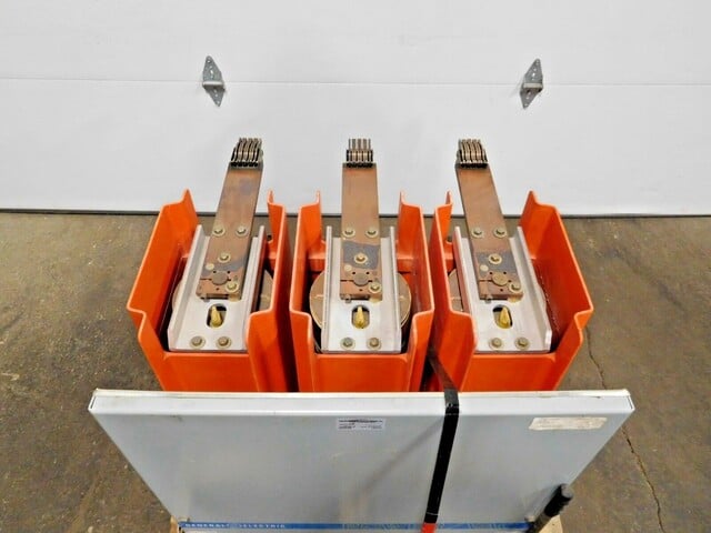 1200 Amps, General Electric, VB-7.2-500-3, Power Vac Circuit Breaker, 8.25 Kv, 125 VDC - Image 4