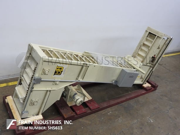 Universal Industrial, Z style bucket elevator, 5" L x 11-3/4" W x 2-3/4" D white plastic product buckets - Image 2