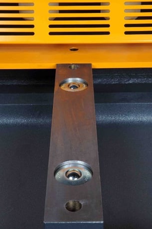 1/4" x 10' Haco #TS-3006, hydraulic shear, 40" sq. arm, 40" prog. Back Gauge, SP9 NC Control, 18 holddowns - Image 5