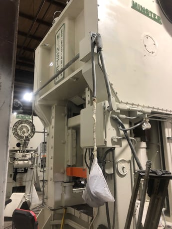 600 Ton, Minster #E2-600-48-36, straight side double crank press, 10" stroke, 26" Shut Height, 6" powered ram - Image 4