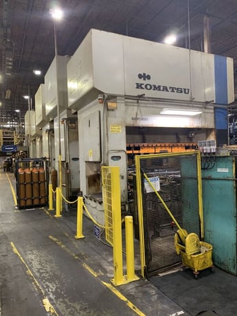 330 Ton, Komatsu #E2P, 17" stroke, 33" Shut Height, 118x51" bed, 15-25 SPM, (3), 1985, video under power - Image 4