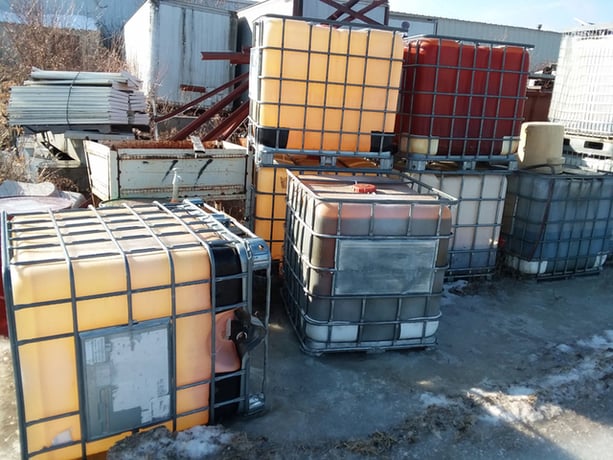 40.13 cu.ft., Plastic Totes with cage, 250 gallon - Image 2