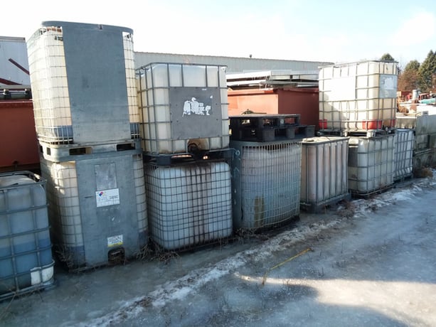 40.13 cu.ft., Plastic Totes with cage, 250 gallon - Image 3