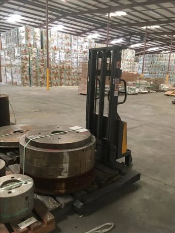 Electric Stacker, Northern Industrial Tools #CTD10B, 2200 lb.capacity, 98.4"fork height,S40150 - Image 1