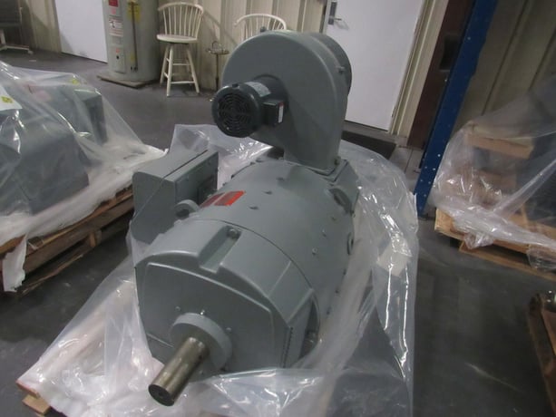 200 HP 1150/1700 RPM General Electric, Frame 506AT, DPFG-BV, BB, new, 500VA, 150/300VF - Image 2