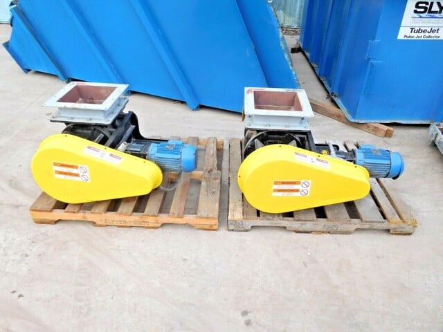 29500 cfm Sly #STJ-2912-40, tubejet pulse jet dust collector with 75 HP blower & rotary airlock, 8561 sq.ft. - Image 2
