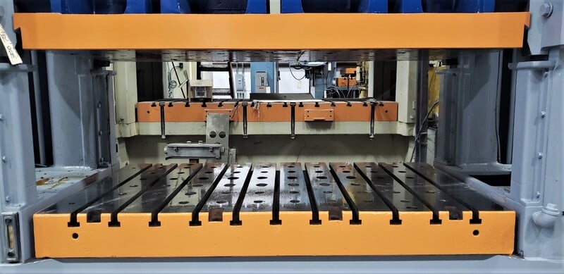 300 Ton, Minster #E2, 8" stroke, 39" Shut Height, 72" x36" bed, 30-60 SPM VS, under power, price cut (2 - Image 4