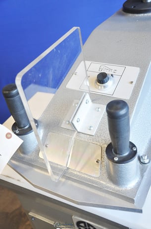 8 Ton, APMC #APM-SA8, hydraulic clicker press, 15.7" x31.5" bed, quick height adjustment, dual joystick - Image 3