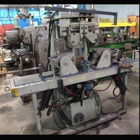 Southern Machine double end tube bender, 7.5 HP, hydraulic tank, electrical panel, push button control (2 - Image 1