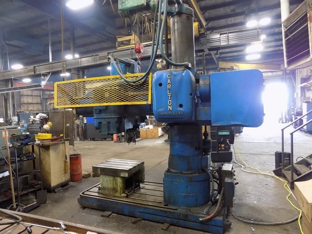 5' -15" Carlton #3A, radial arm drill, 1500 RPM, #5MT, power elevation, power clamping, 20 HP, 1954 - Image 4